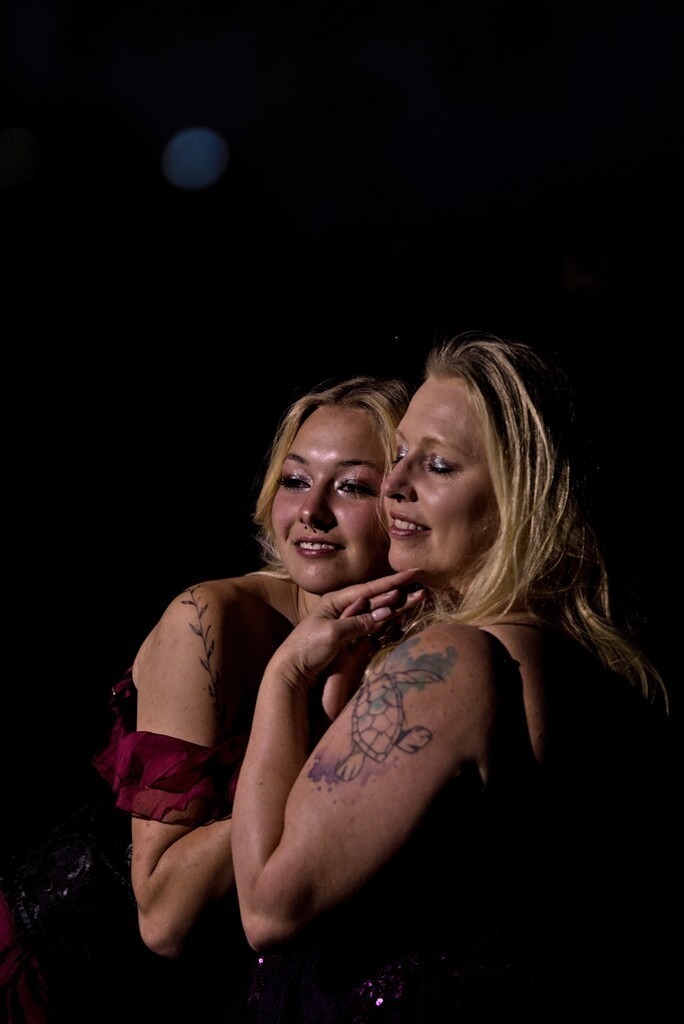 2025-06-02-204951_DSC00501 | Martin Fiedler Fotografie - Ausdrucksstarke Portraits im Raum Nürnberg - Realisiert mit Pictrs.com