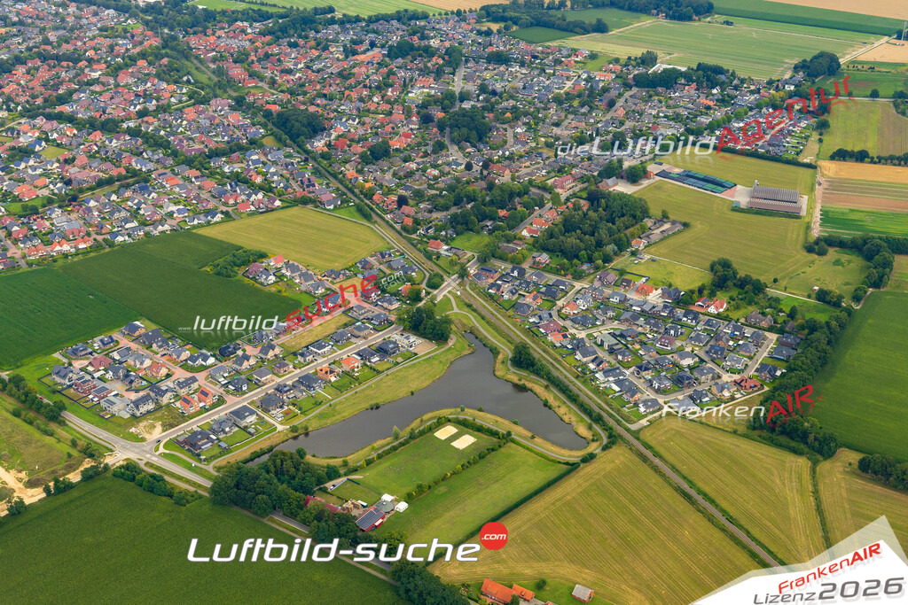 Luftaufnahme der Stadt Cloppenburg - Die Luftaufnahme wurde 2025 vom UL-Flugzeug heraus erstellt ( keine Drohne ) - Hochauflösende Luftaufnahme - für professionelle Ausdrucke geeignet. Die Geschenkidee !Hier alle&nbsp;Infos zur Lizenzierung der LuftaufnahmeWir fliegen auch dieses Jahr wieder in Ihre Region um Luftbilder zu erstellen.- Luftbild anfragen