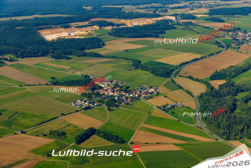 Das Luftbild zeigt : Kainsricht Gebenbach - Die Luftaufnahme wurde 2024 vom UL-Flugzeug aus erstellt ( keine Drohne ) - Hochauflösende Luftaufnahme - Für grossformatige Ausdrucke geeignet. Die Geschenkidee !Mit Lizenz und Bildrechte bestellbar