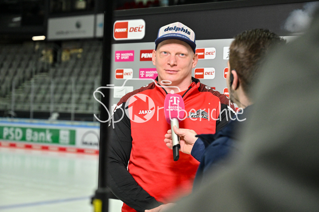 Augsburger Panther - Kölner Haie | Beim Interview von MagentaSport Denis REUL (Augsburger Panther #29) / Panther - Koelner Haie, Curt Frenzel Stadion am 02.03.2025 / Alex KUNZ