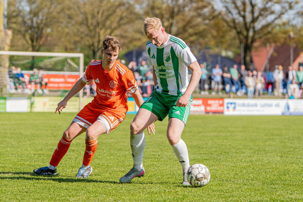 Fußball I Herren I Saison 2025-2026 I Bezirksliga Weser-Ems 4 I 29. Spieltag I TuS Lutten - SV Holdorf I 12420 | jns.sportfotos - Realisiert mit Pictrs.com