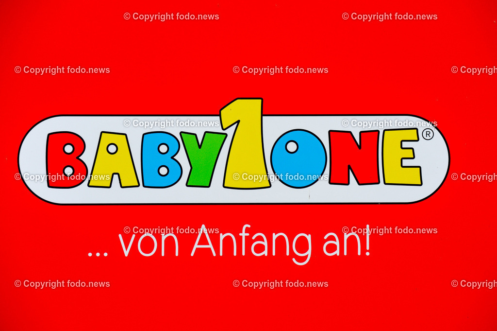 Deutschland_ Baden-Wuerttemberg_ Goeppingen_ 17.01.2025-38 | 17.01.2025, Deutschland, GER, Baden-Wuerttemberg, Goeppingen, im Bild Themenbild, Stadtansichten, Baby One, Baby, Kinder, Kleidung, Mode, Fashion, Handel, Waren, Geschaeft, Store, Verkauf, Schild, Tafel, Logo, Werbung, Reklame