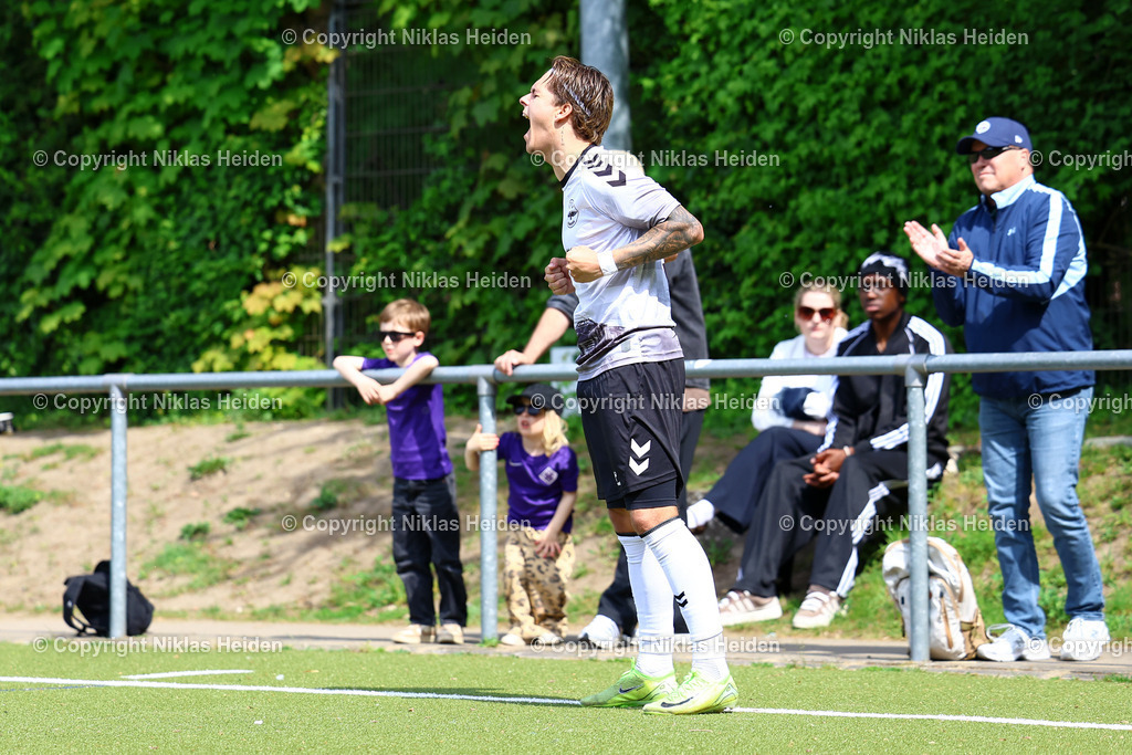 NH_HEBC_ETSVHamburg_OberligaHamburg_10052026 | #9 Nick Selutin (ETSV Hamburg) bejubelt seinen Treffer zum 0:3.Fußball I Herren I Gamesright Oberliga Hamburg I Saison 2025-2026 I 33. Spieltag I HEBC - ETSV Hamburg I 10.05.2026 I Reinmüllersportplatz
