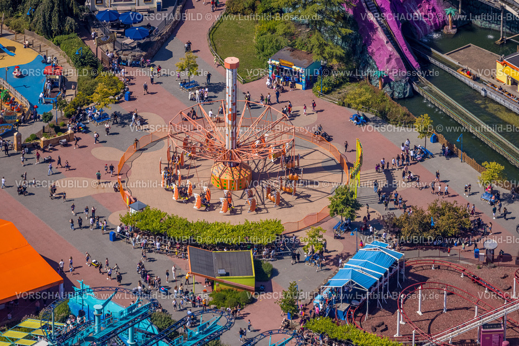 Bottrop250801158Kirchhellen-2 | Luftbild, Movie Park Germany Themenpark, Splat-O-Sphere, Freizeitpark zum Filmthema mit Fahrgeschäften, Attraktionen und Liveshows, Kirchhellen-Nord-Ost, Bottrop, Ruhrgebiet, Nordrhein-Westfalen, Deutschland