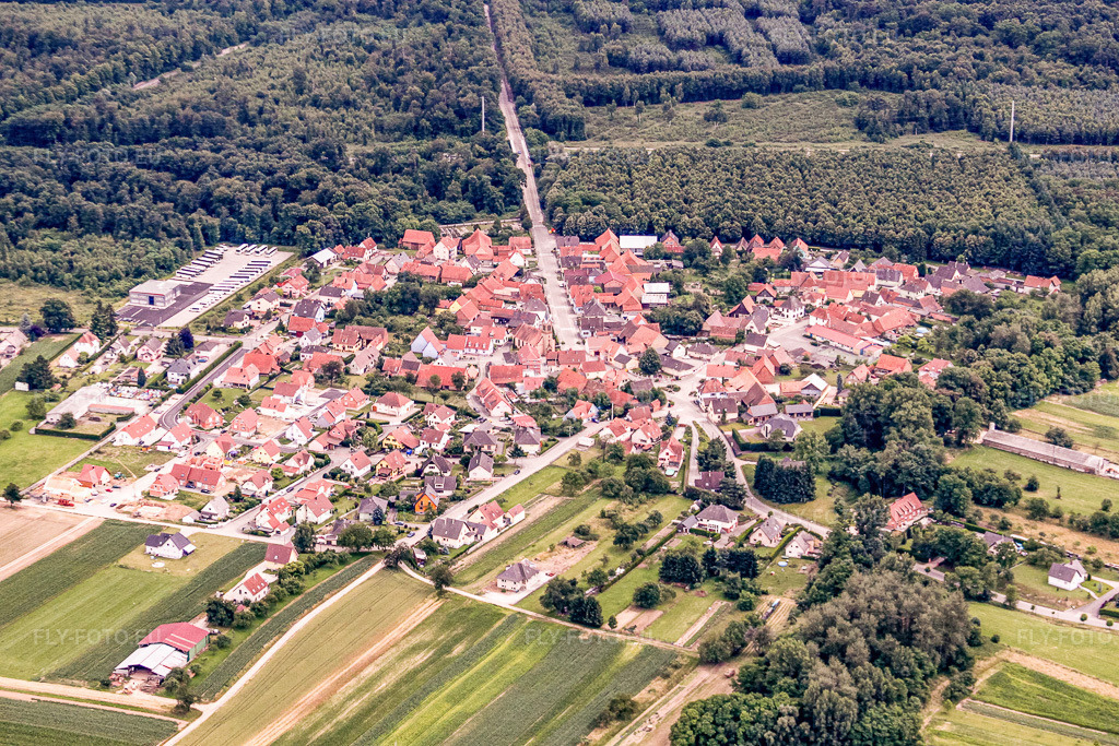 Vue aérienne: Vue de la ville depuis le nord-ouest à Schaffhouse-près-Seltz dans le département Bas Rhin, France – .Photo: IMG_19065.jpg prise le 20/06/2009 par Werner Riehm/FLY-FOTO.eu – Résolution de l'original: 4276 x 2851 px