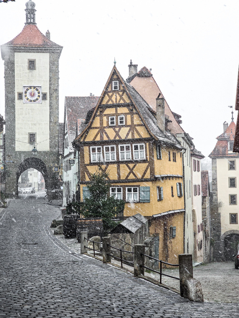20241122_120241 | Rothenburg ob der Tauber. Nur hier gibt es Exklusive und passend zur Jahreszeit Ihr Wandbild, T-Shirt, Tasse und alles was das Rothenburg Herz begehrt. - Realisiert mit Pictrs.com