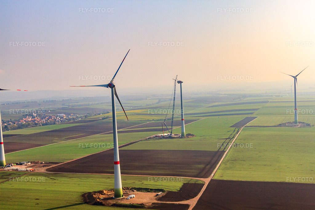 Luftbild: Windkraftanlagenbaustelle in Gabsheim im Bundesland Rheinland-Pfalz in Deutschland. Foto: IMG_49726.jpg vom 13.04.2012 durch Werner Riehm/FLY-FOTO.de