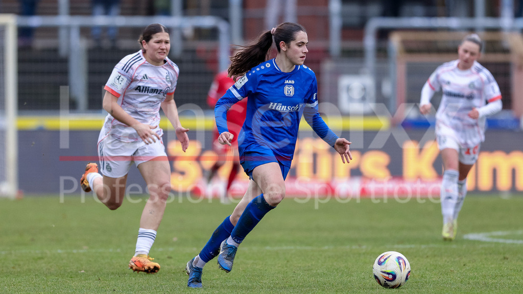 Fussball, 2. Frauen-Bundesliga, SV Meppen - FC Bayern München II | Marie Bleil (SV Meppen, 7) am Ball, Einzelbild, Ganzkörper, Aktion, Action, Spielszene, DIE DFB-RICHTLINIEN UNTERSAGEN JEGLICHE NUTZUNG VON FOTOS ALS SEQUENZBILDER UND/ODER VIDEOÄHNLICHE FOTOSTRECKEN. DFB REGULATIONS PROHIBIT ANY USE OF PHOTOGRAPHS AS IMAGE SEQUENCES AND/OR QUASI-VIDEO.
