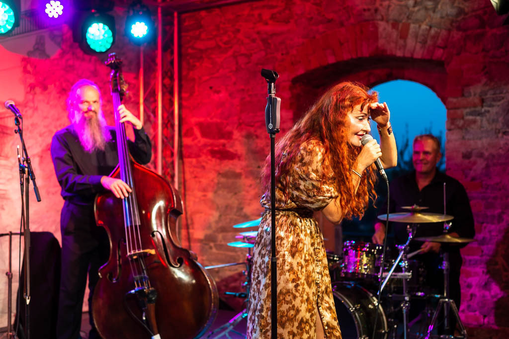 Maria Markesini Konzert | Maria Markesini meets Klazz Brothers im Forte Belvedere Leisnig zum Festival Hallo Leisnig 2022. - Realisiert mit Pictrs.com