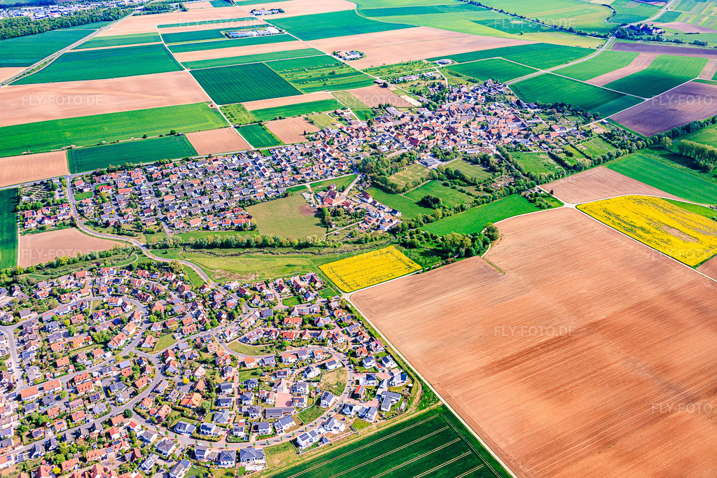 Luftbild: Ortsansicht aus Südwesten im Ortsteil Ettleben in Werneck im Bundesland Bayern in Deutschland. – Foto: IMG_156146.jpg vom 03.05.2026 durch Werner Riehm/FLY-FOTO.de – Auflösung des Originals: 5752 x 3835 px