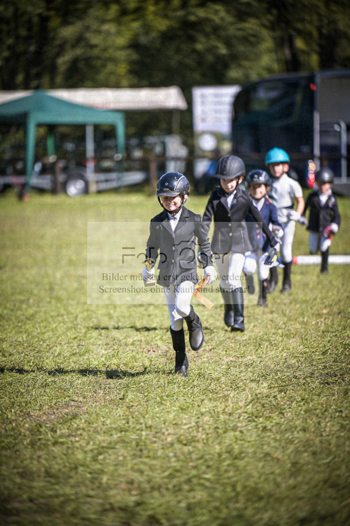 DOS_0601 | Entdecke hochwertige Reitturnierfotos von Foto Oger. Professionell, emotional und authentisch – jetzt Lieblingsmomente im Shop bestellen.Deutschlandweite Turnierfotografie. - Realisiert mit Pictrs.com
