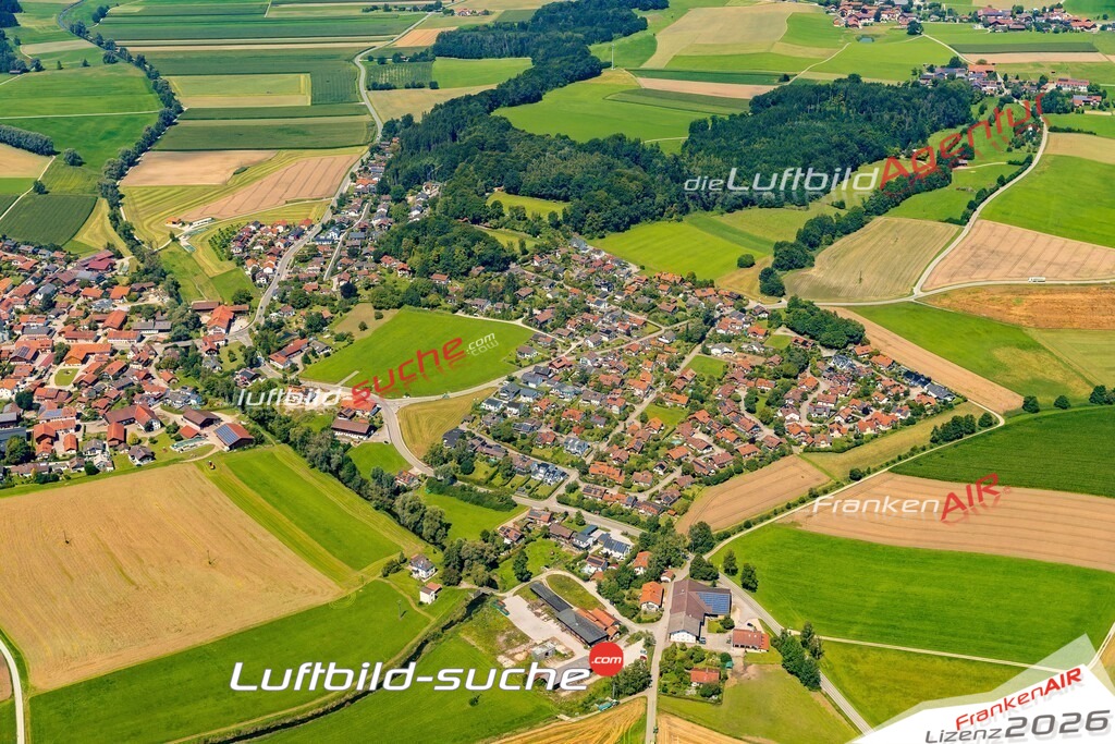 Luftaufnahme von Aßling - Die Luftaufnahme wurde 2025 vom UL-Flugzeug heraus erstellt ( keine Drohne ) - Hochauflösende Luftaufnahme - für professionelle Ausdrucke geeignet. Die Geschenkidee !Mit Lizenz und Bildrechte bestellbar
