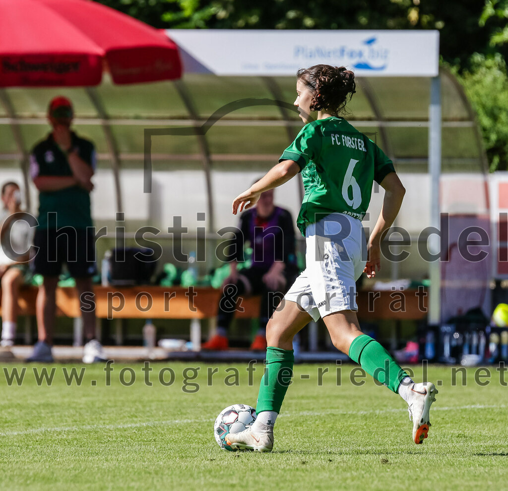 2023-09-16_004_FC_Forstern_gegen_VfL_Sindelfingen_Ladies_I | Forstern, Deutschland, 16.09.2023:
Fußball, B-Juniorinnen-Bundesliga Süd 2023 / 2024, 2. Spieltag, FC Forstern gegen VfL Sindelfingen Ladies I, Endergebnis: 4:1

Sarah Britzke (FC Forstern, #6)

Foto: Christian Riedel / fotografie-riedel.net