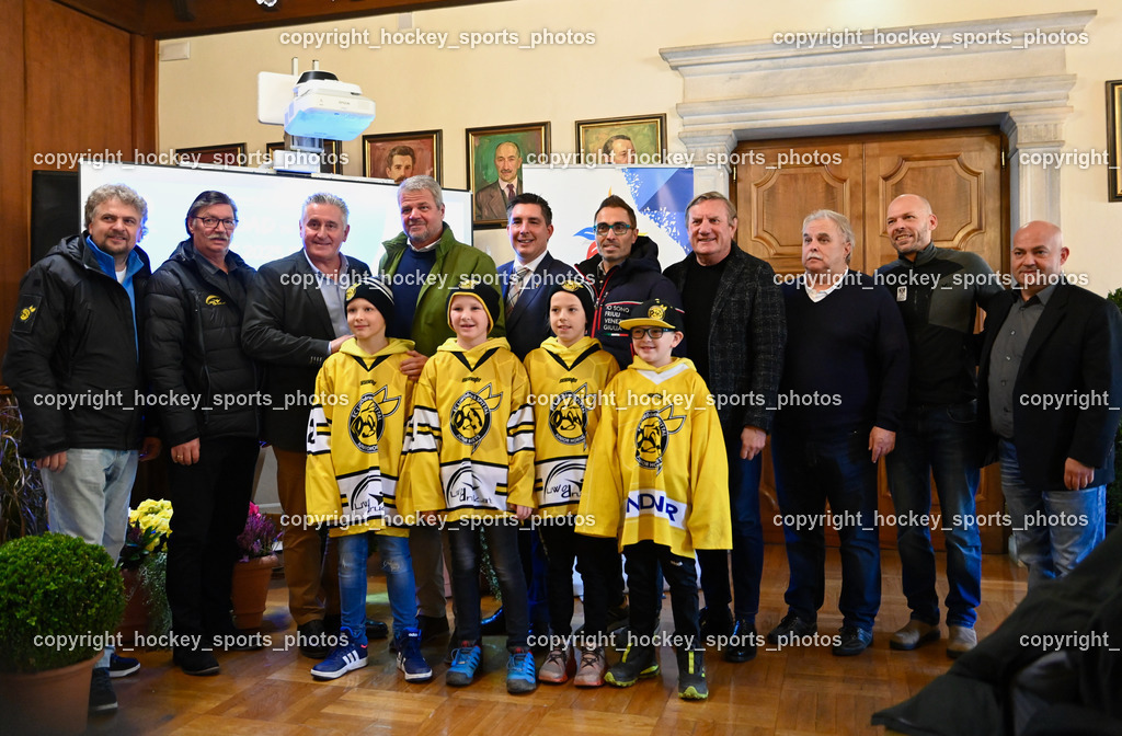 European Youth Olympic Festival EYOF 2023 Pressekonferenz | Präsident EC Hornets Spittal Wolfgang Lindner, Obmann EC Hornets Spittal Ludwig Zauchner, Giuseppe Mion, Bürgermeister Spittal an der Drau Gerhard Köfer, Stadtrat Spittal an der Drau Christoph Staudacher, Stefano Mazzolini, Giorgio Brandolin, Maurizio Dunnhofer, ÖSTERREICHISCHES OLYMPISCHES COMITÉ Christoph Sieber, Gemeinderat Spittal an der Drau Marco Brandner, Jugendspieler EC Hornets Spittal