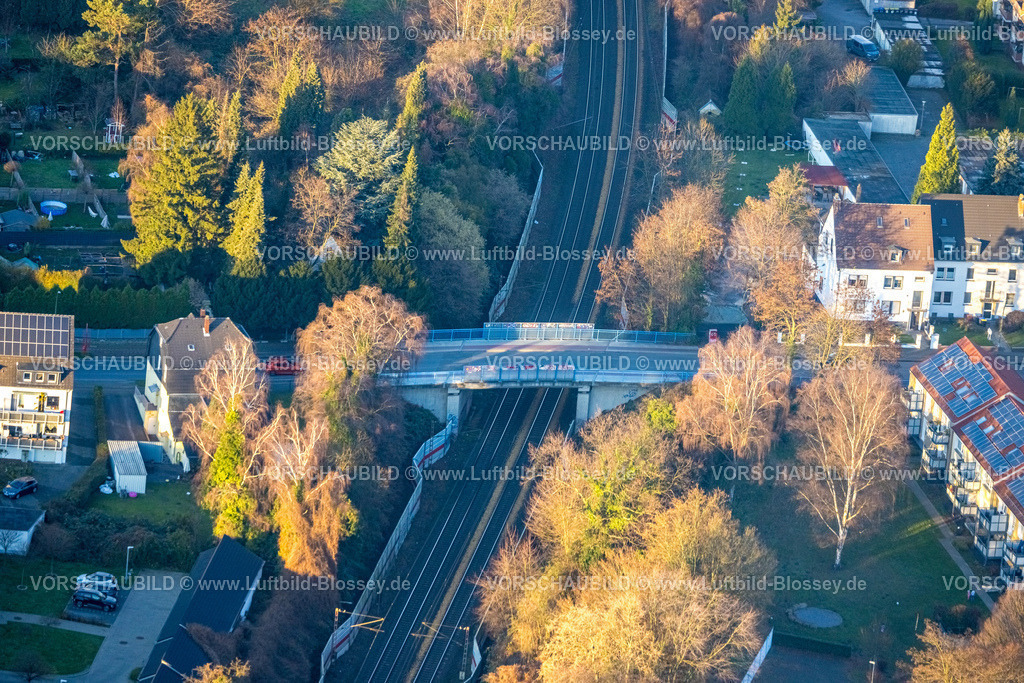 Bottrop251204587 | Luftbild, Brücke Batenbrockstraße über Bahngleise, Schallschutzwand, Boy, Bottrop, Ruhrgebiet, Nordrhein-Westfalen, Deutschland