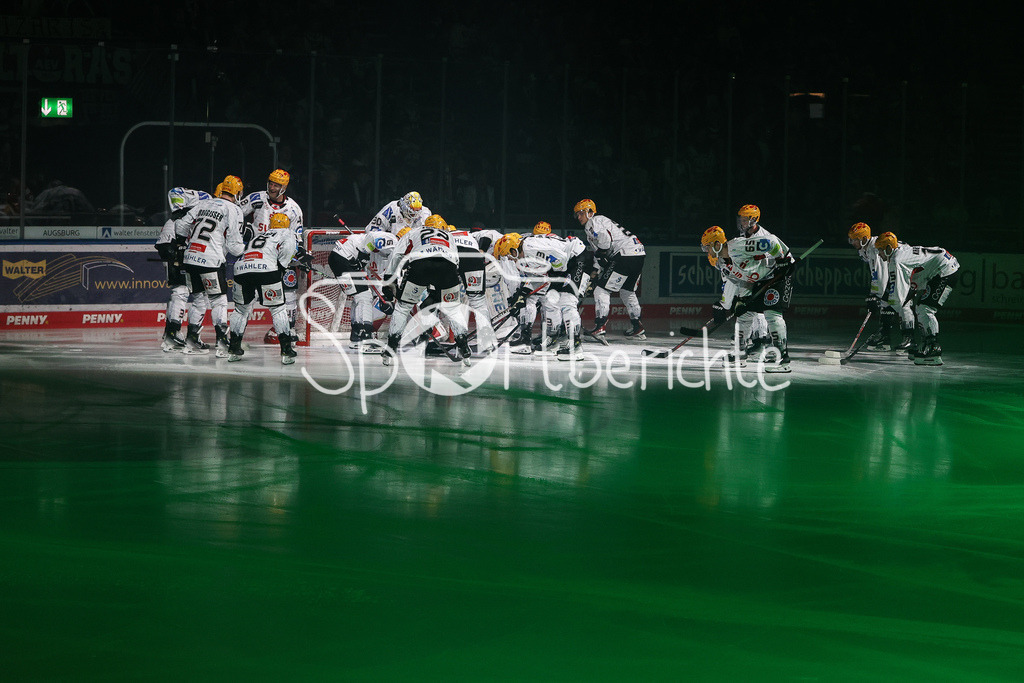 Augsburger Panther - Fischtown Pinguins Bremerhaven | Die Gaeste aus Bremerhaven motivieren sich nochmal vor der Partie