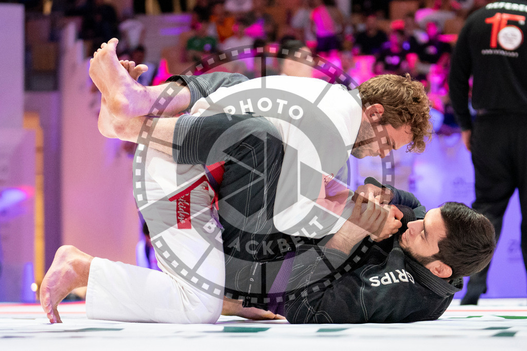 20231109PBB5492 | Fighters compete during the AJP World Professional Championship in the Mubadala Arena in Abu Dhabi, Arab United Emirates, on November 9, 2023.