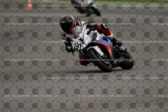 25bt02-1644 | markuskiefer.com - Realisiert mit Pictrs.com