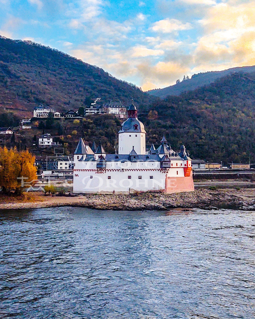 Pfalzgrafenstein-083352646 | Pfalzgrafenstein bei Niedrigwasser - Realisiert mit Pictrs.com