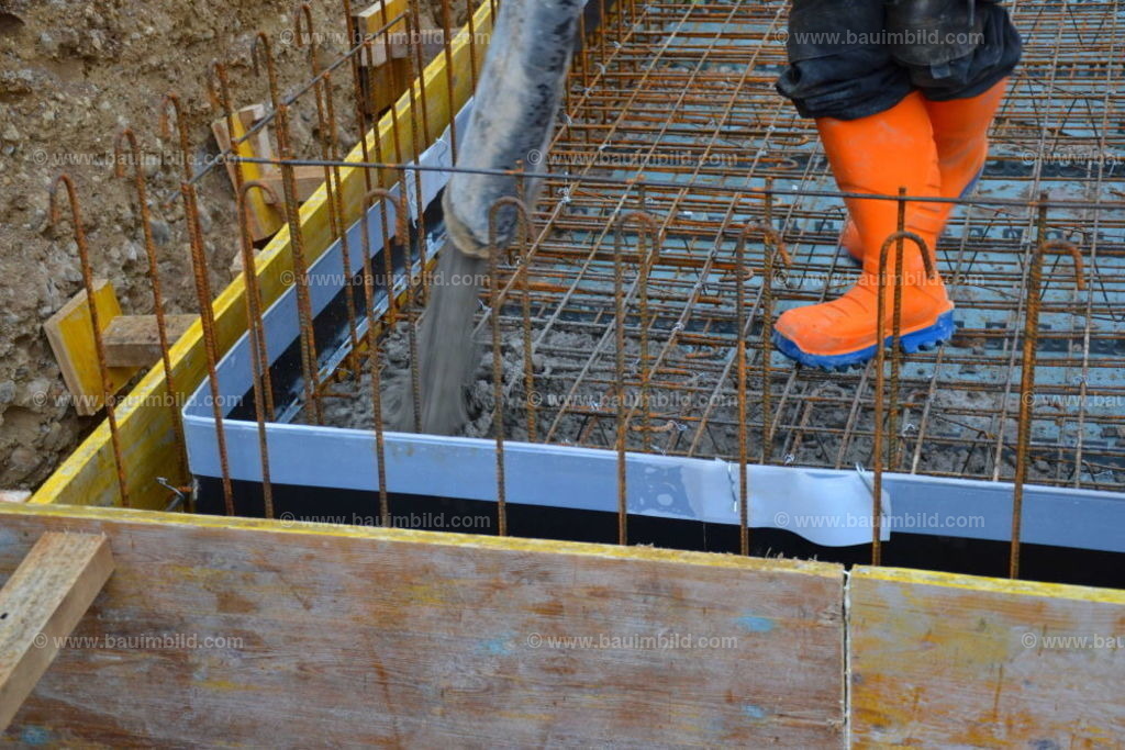 bib-lg04-betonarbeiten-0570 | Nach LV-Leistungsgruppen sortierte Detailfotos über den Bau eines Hauses. Alle Hausbau-Bilder direkt vom Urheber und Autor der Website Haus-Selber-Bauen.com
