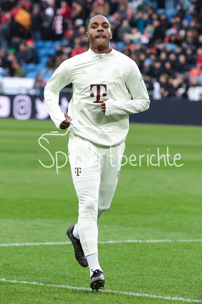 FC Basel - FC Bayern München | Mathys TEL (FCB #39) in Aktion / Freisteller / Einzelfoto