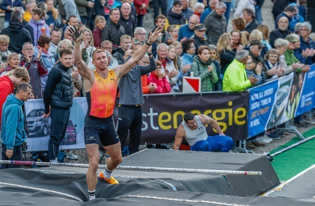 top-top.de 240913-196 | Foto, Video, Fotografie, Videografie, Fotobox, DJ, Discjockey, Musik, Musikbox, Veranstaltung, Photobooth, Amazon, Ebay, Buchtipp, Bestseller, Autor, Verlag, Buch, Wesel, Hamminkeln, NRW, Dinslaken, Rees, Drohne, Hochzeit, Party, Fotobox, Wesel, Fotograf