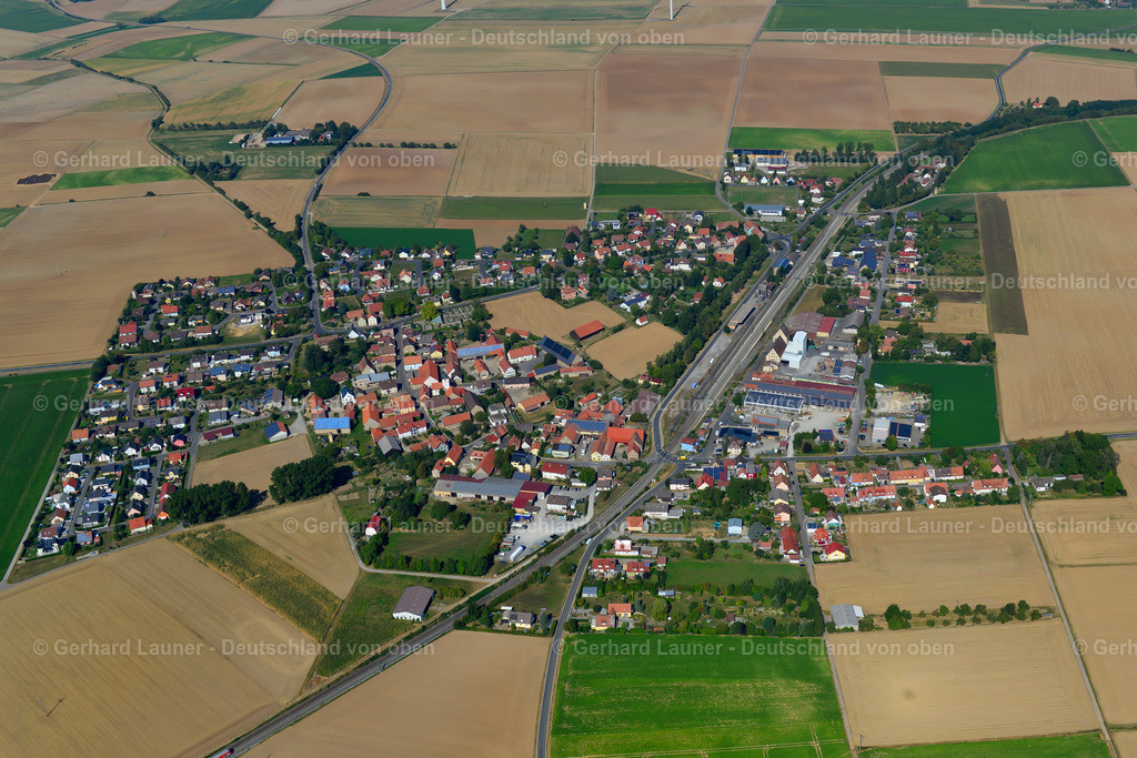 3650526 | GEROLDSHAUSEN 13.09.2016 Ortsansicht am Rande von landwirtschaftlichen Feldern und Nutzflächen  in Geroldshausen im Bundesland Bayern, Deutschland // Village view on the edge of agricultural fields and land  in Geroldshausen in the state Bavaria, Germany Foto: Gerhard Launer