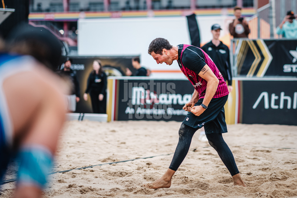 Beachvolleyball | Männer | Queen and King of the Court | Hamburg | 02.06.2024 | Sven Winter jubelt