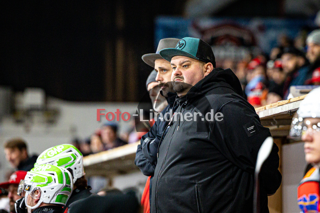 TSV Peißenberg MINERS gegen EV Dingolfing ISAR RATS | Eishockey Bayernliga Herren Vorrunde 2024/25, TSV Peißenberg MINERS gegen EV Dingolfing ISAR RATS, 20241215,Andreas PFLEGER (MINERS Co-Trainer ac),2024-12-15 in Peißenberg (Eisstadion Peißenberg)Andreas PFLEGER (MINERS Co-Trainer ac)Copyright: WolfgangxLindner foto-lindner.de