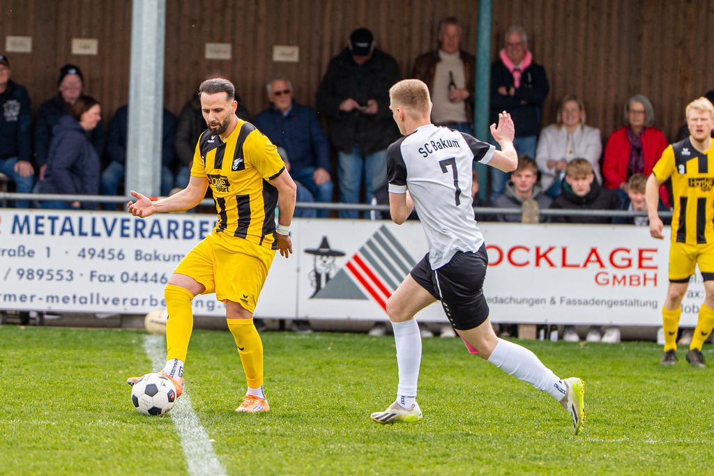 Fußball I Herren I Saison 2025-2026 I Kreisliga VEC I 22. Spieltag I SC SW Bakum - SV Falke Steinfeld I 23646 | jns.sportfotos - Realisiert mit Pictrs.com