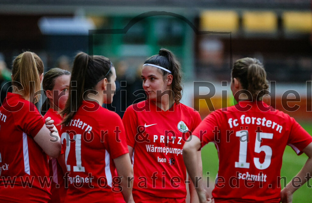 2023-10-21_002_FC_Forstern_gegen_FC_Ezelsdorf | Forstern, Deutschland, 21.10.2023:
Fußball, Frauen Bayernliga 2023 / 2024, 8. Spieltag, FC Forstern gegen FC Ezelsdorf, Endergebnis: 2:1

Foto: Christian Riedel / fotografie-riedel.net