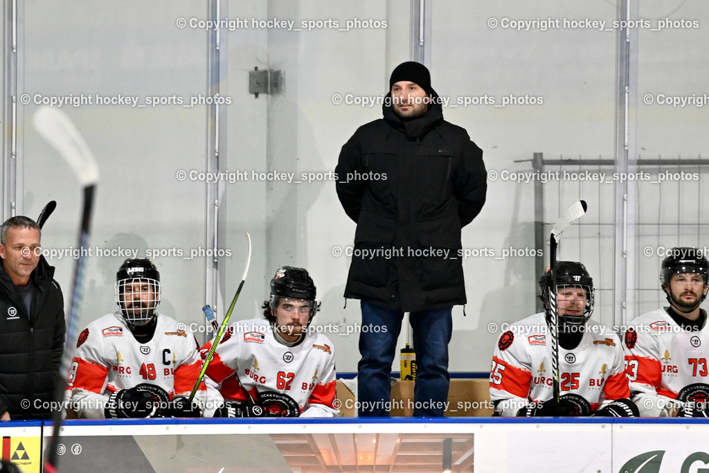ESC SPARKASSE STEINDORF vs. EV ZELTWEG MURTAL LIONS | Headcoach EV ZELTWEG MURTAL LIONS Tadic Marko, Spielerbank EV ZELTWEG MURTAL, ESC SPARKASSE STEINDORF vs. EV ZELTWEG MURTAL LIONS, ESC SPARKASSE STEINDORF vs. EV ZELTWEG MURTAL LIONS am 27.12.2025 in Steindorf (Ossiachersee Halle), Austria, (Photo by Bernd Stefan)