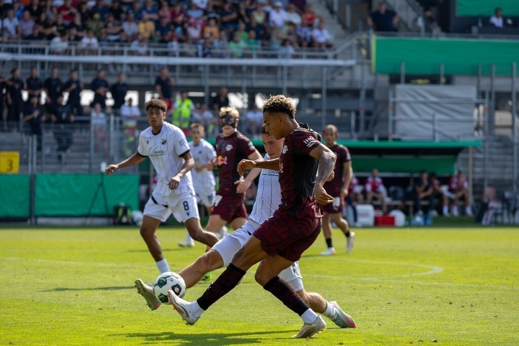 SV Sandhausen gegen RB Leipzig (DFB-Pokal, 1. Runde)***Am Ball: Antonio Nusa (7, Leipzig) | SV Sandhausen gegen RB Leipzig (DFB-Pokal, 1. Runde)***Am Ball: Antonio Nusa (7, Leipzig) - Realisiert mit Pictrs.com