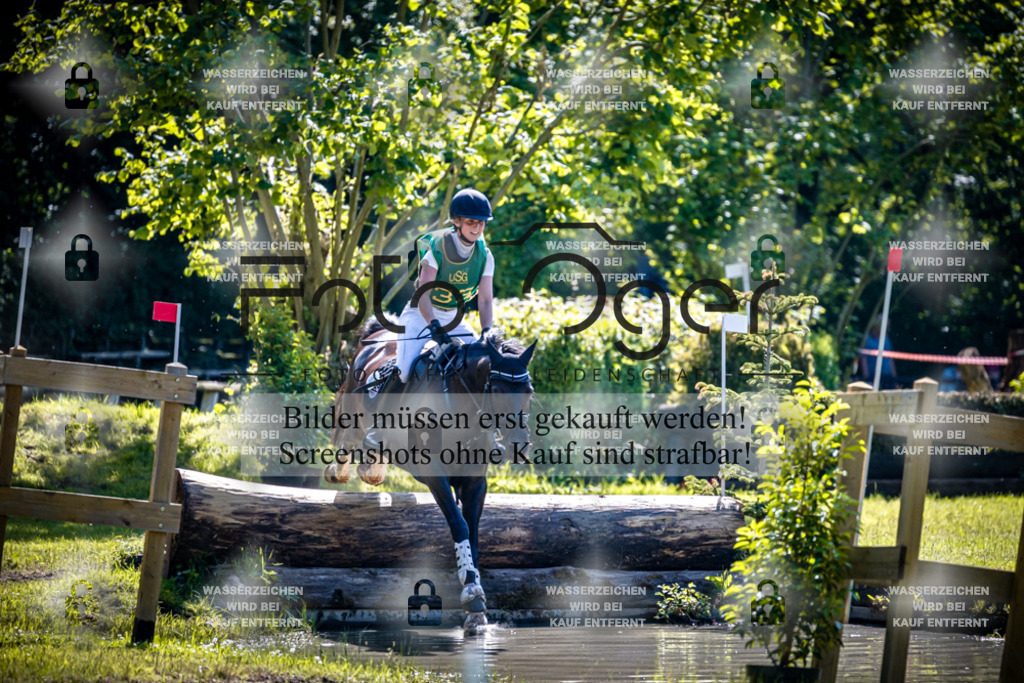 A1_Vielseitigkeitsturnier Melle Oldendorf-15c-0391 | Entdecke hochwertige Reitturnierfotos von Foto Oger. Professionell, emotional und authentisch – jetzt Lieblingsmomente im Shop bestellen.Deutschlandweite Turnierfotografie. - Realisiert mit Pictrs.com