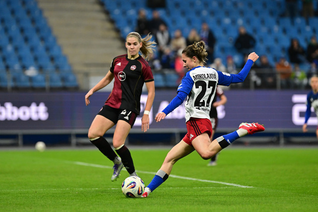 Fußball I Frauen I Saison 2025-2026 I Bundesliga I 10. Spieltag I Hamburger SV - 1. FC Nürnberg I 47149 | Beatrix Fördös (27, 1. FC Nürnberg) Maria Mikolajova (27, Hamburger SV) - Realisiert mit Pictrs.com