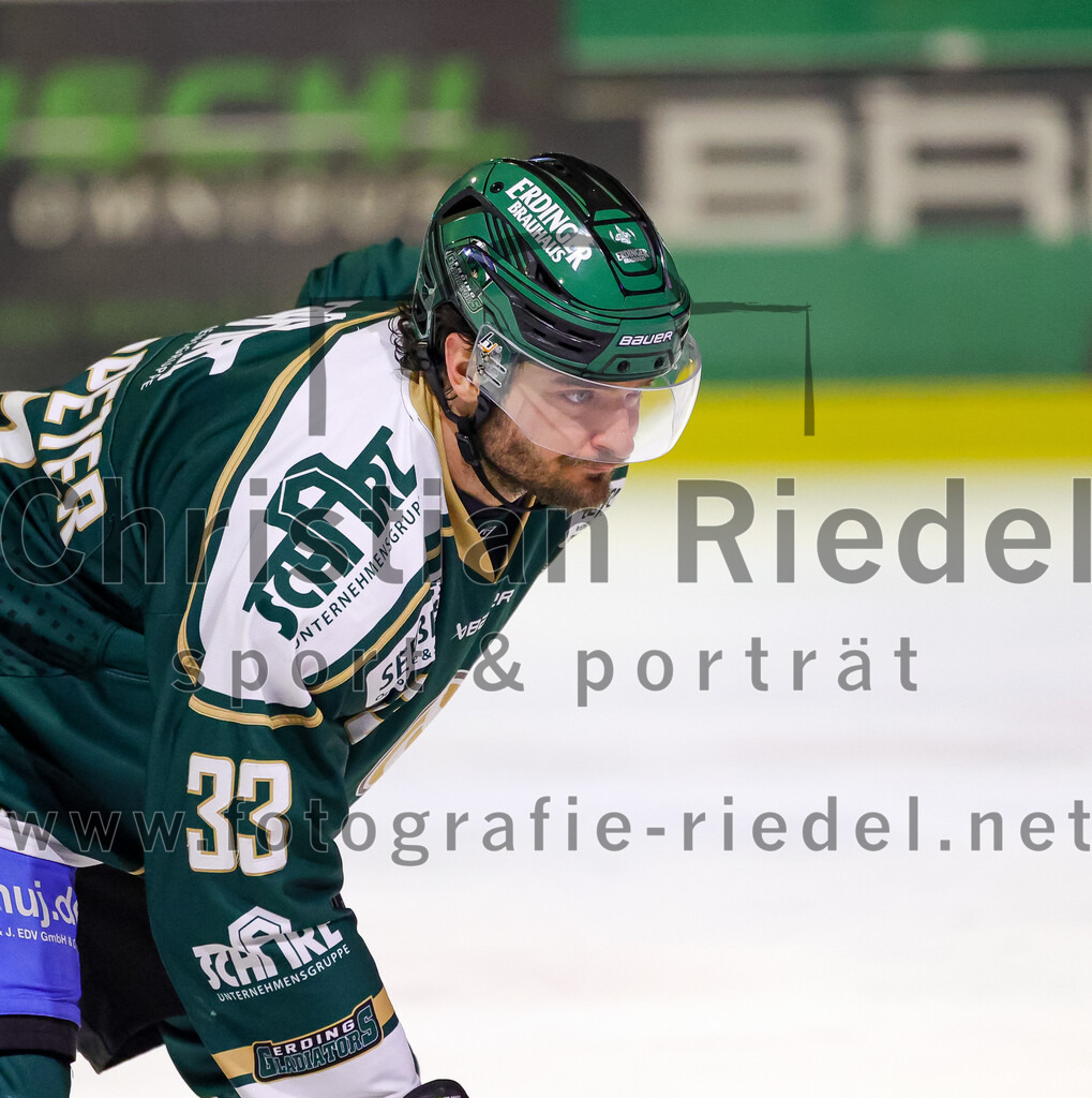 2026-02-20_135_TSV_Erding_gegen_Deggendorfer_SC | Erding, Deutschland, 20.02.2026:Eishockey, Oberliga Süd 2025 / 2026, 49. Spieltag, TSV Erding gegen Deggendorfer SC, Endergebnis: 4:1Marc Schmidpeter (Erding Gladiators, #33)Foto: Christian Riedel / fotografie-riedel.net