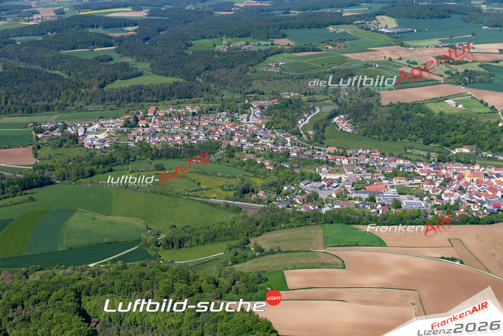 Das Luftbild der Stadt Beratzhausen wurde 2021 vom Flugzeug heraus erstellt (keine Drohne) Aufnahmehöhe ca.450 Meter- hohe Bildauflösung und Druck-Qualität garantiert!