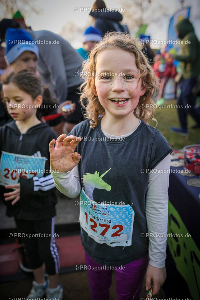 6. Bonner Nikolauslauf; Bonn, 14.12.2025 | Impressionen vom 6. Bonner Nikolauslauf am 14.12.2025 in Bonn (Nordrhein-Westfalen). 