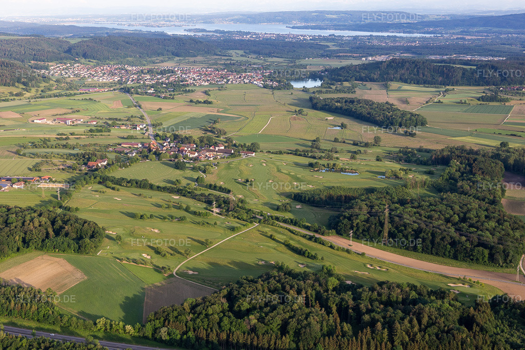 Luftbild: GOLFPLATZ STEISSLINGEN GMBH im Ortsteil Wiechs in Steißlingen im Bundesland Baden-Württemberg in Deutschland. – Foto: IMG_131773.jpg vom 25.05.2022 durch Werner Riehm/FLY-FOTO.de – Auflösung des Originals: 5472 x 3648 px – Golfplatz Steißlingen:&nbsp;Golfplatz Steißlingen