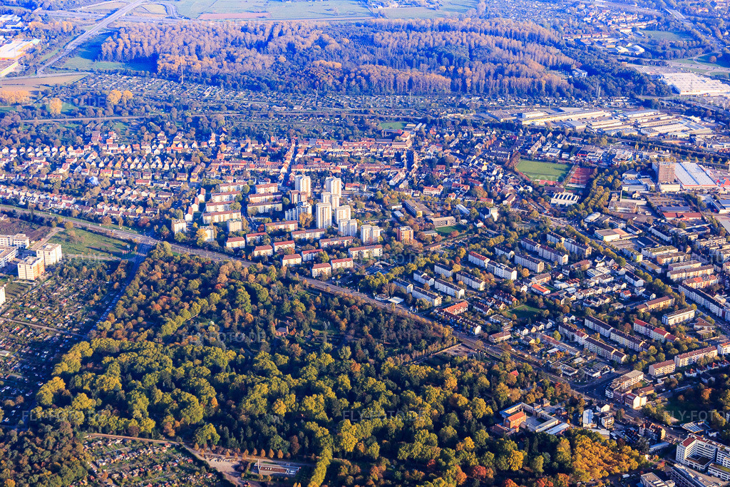 Luftbild: Wohnquartier Heilbronner Straße von Westen im Ortsteil Rintheim in Karlsruhe im Bundesland Baden-Württemberg in Deutschland. Foto: IMG_075439.jpg vom 26.10.2014 durch Werner Riehm/FLY-FOTO.deAuflösung des Originals: 5339 x 3559 px