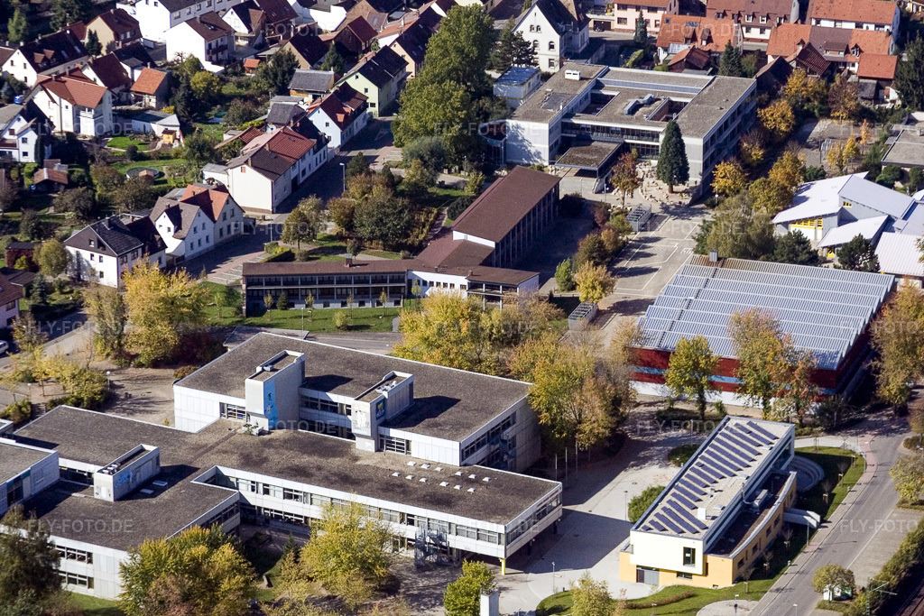 Luftbild: Ludwig-Marum-Gymnasium Pfinztal im Ortsteil Berghausen in Pfinztal im Bundesland Baden-Württemberg in Deutschland. Foto: IMG_8553.jpg vom 14.10.2007 durch Werner Riehm/FLY-FOTO.de