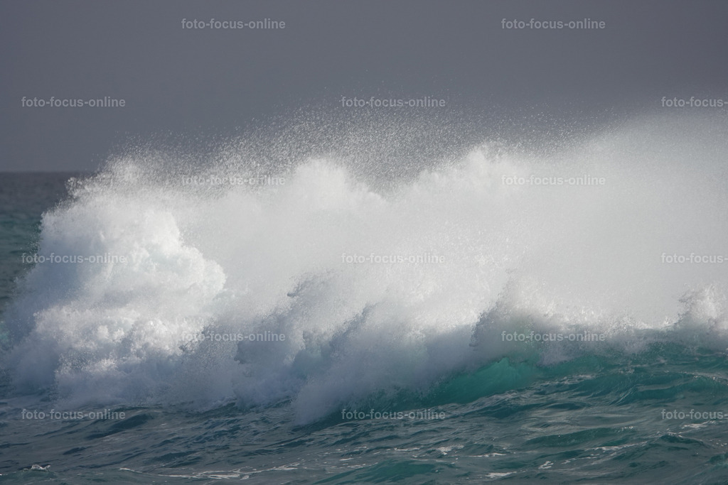 Wild waves | Atlantic breakwater