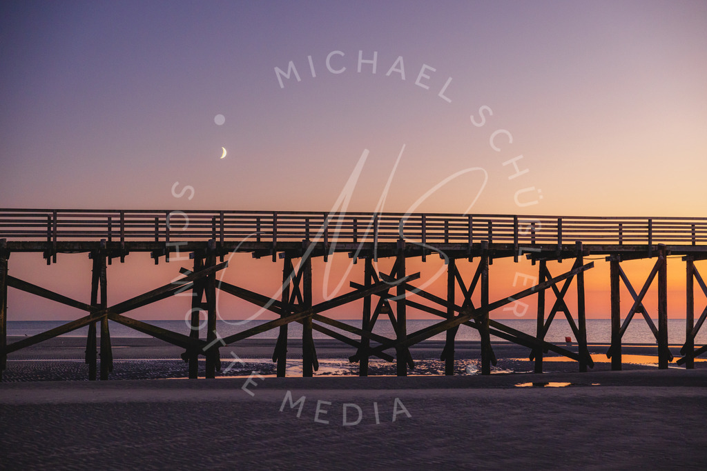 2022-09-01 SPO Strand Sonnenuntergang - 042 | Der Steeg ins Glück - Realisiert mit Pictrs.com