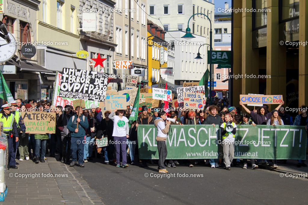 Demonstration Fridays for Future_ 03.03.2023-7 | 03.03.2023, Linz, AUT, Demonstration Fridays for Future, im Bild Teilnehmer der Demonstration