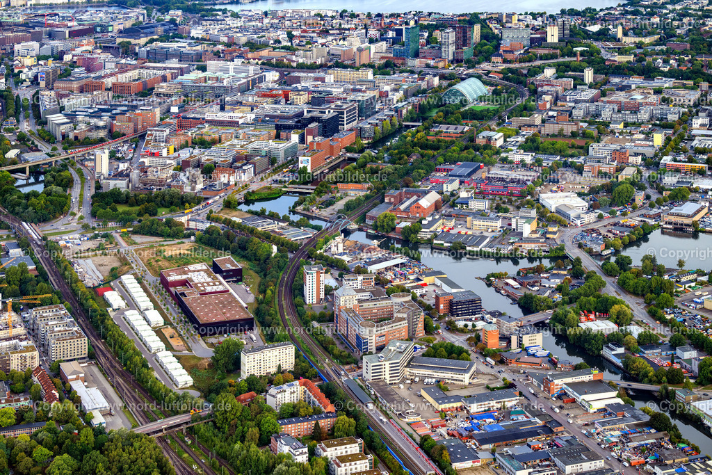 Hamburg_Rothenburgsort_Billstrasse_ELS_5228200925 | HAMBURG 20.09.2025 Eisenbahn- Brückenbauwerk zur Streckenführung der Bahn- Gleise " Billstraße " an der Straße Michelsenweg in Hamburg, Deutschland. // Railway bridge building to route the train tracks " Billstrasse " on street Michelsenweg in Hamburg, Germany. Foto: Martin Elsen