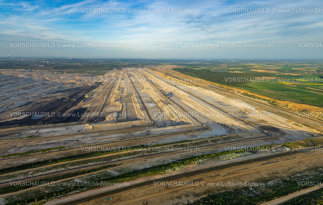 Niederzier240403680BraunkohleTagebauHambacherForst | Luftbild, BraunkohleTagebau Hambacher Forst, Braunkohlengewinnung Rheinisches Revier, Natur Raubbau, Schaufelradbagger, Fernsicht, Ellen, Niederzier, Rheinland, Nordrhein-Westfalen, Deutschland
