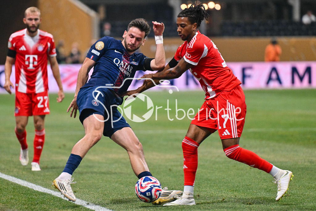 Paris Saint Germain - FC Bayern München | im Duell Khvicha KVARATSKHELIA (Paris SG 7) und Michael OLISE (FC Bayern Muenchen 17) / Zweikampf / FIFA Club World Cup: Paris Saint Germain - FC Bayern Muenchen, Mercedes Benz Stadium am 05.07.2025 / NOT FOR SALE IN USA