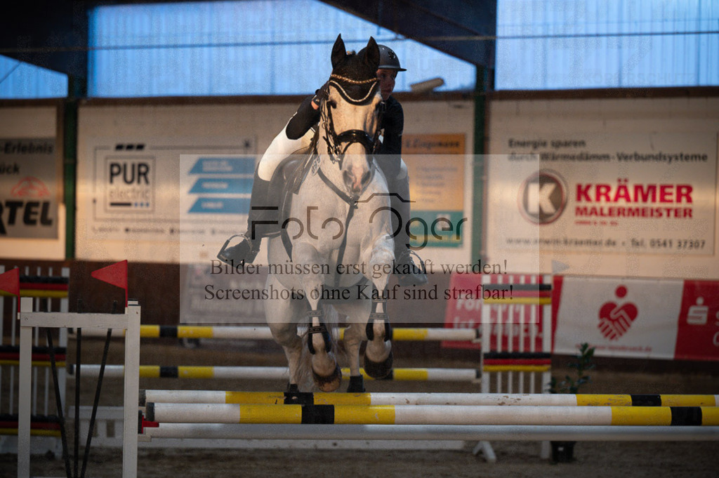 Hallenreittunier Voxtrup 2023 | Entdecke hochwertige Reitturnierfotos von Foto Oger. Professionell, emotional und authentisch – jetzt Lieblingsmomente im Shop bestellen.Deutschlandweite Turnierfotografie. - Realisiert mit Pictrs.com
