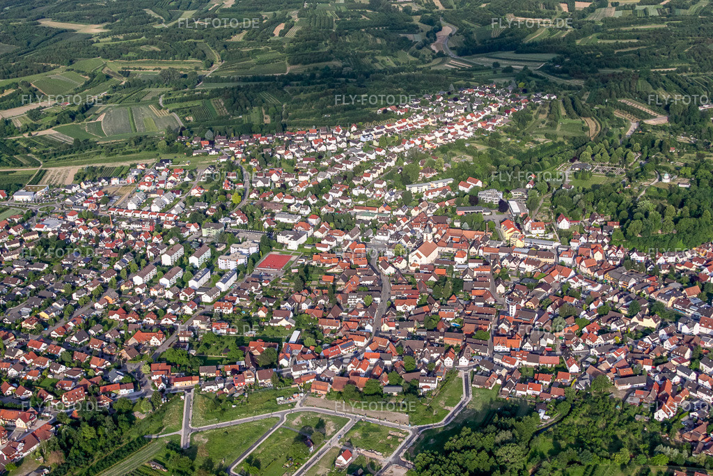 Ortsansicht von Westen | Luftbild: Ortsansicht von Westen in Renchen im Bundesland Baden-Württemberg in Deutschland. Foto: IMG_18863.jpg vom 03.06.2009 durch Werner Riehm/FLY-FOTO.de - Realisiert mit Pictrs.com