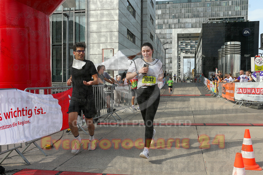 250920_1539_EX1_0347 | Sportfotografie im Rhein-Sieg Kreis, Köln, Bonn, NRW, Rheinland Pfalz, Hessen, etc. Unser Tätigkeitsfeld umfasst den Laufsport vom Volkslauf über den Marathon, Duathlon, Triathon bis zum Ultralauf wie Kölnpfad Ultra oder Schindertrail.